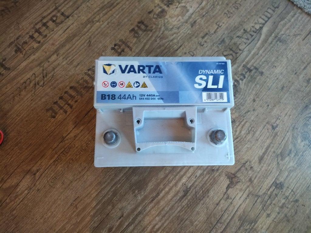 varta b18 met nog 1.5 jaar garantie!, Nieuw
