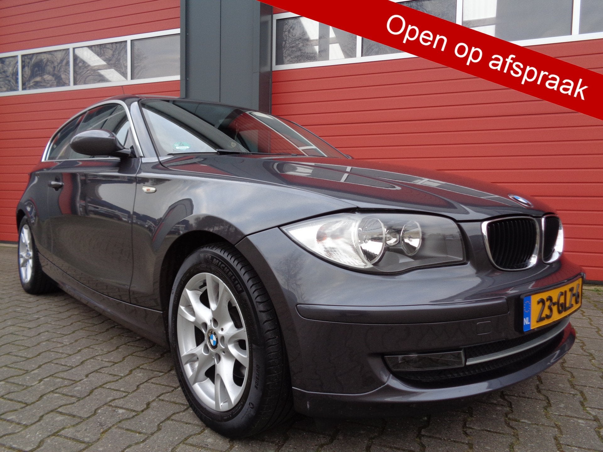 BMW 1-serie 118i Business Line 143PK Automaat Airco LMV NL-A, Auto's, Achterwielaandrijving, 4 stoelen, Origineel Nederlands, 1265 kg