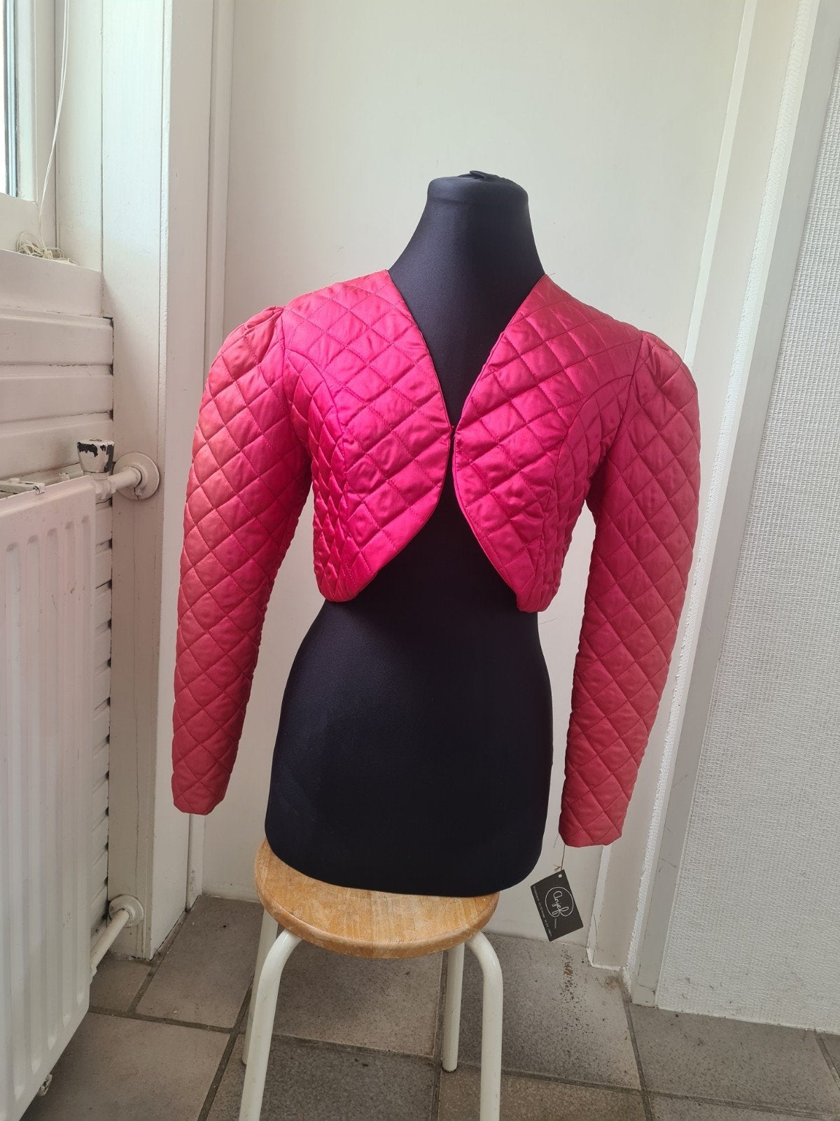 Stijlvol rood gewatteerd bolero jasje, Ophalen of Verzenden, Maat 36 (S), Rood, Onbekend