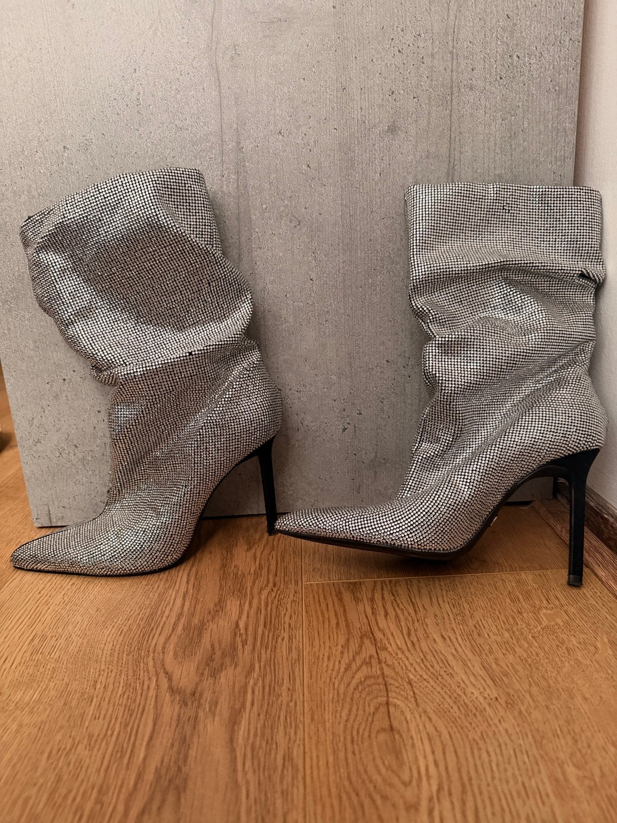 Zara Zilveren halfhoge laarzen met hoge hak maat 38, Verzenden, Zo goed als nieuw, Overige kleuren, Lage of Enkellaarzen