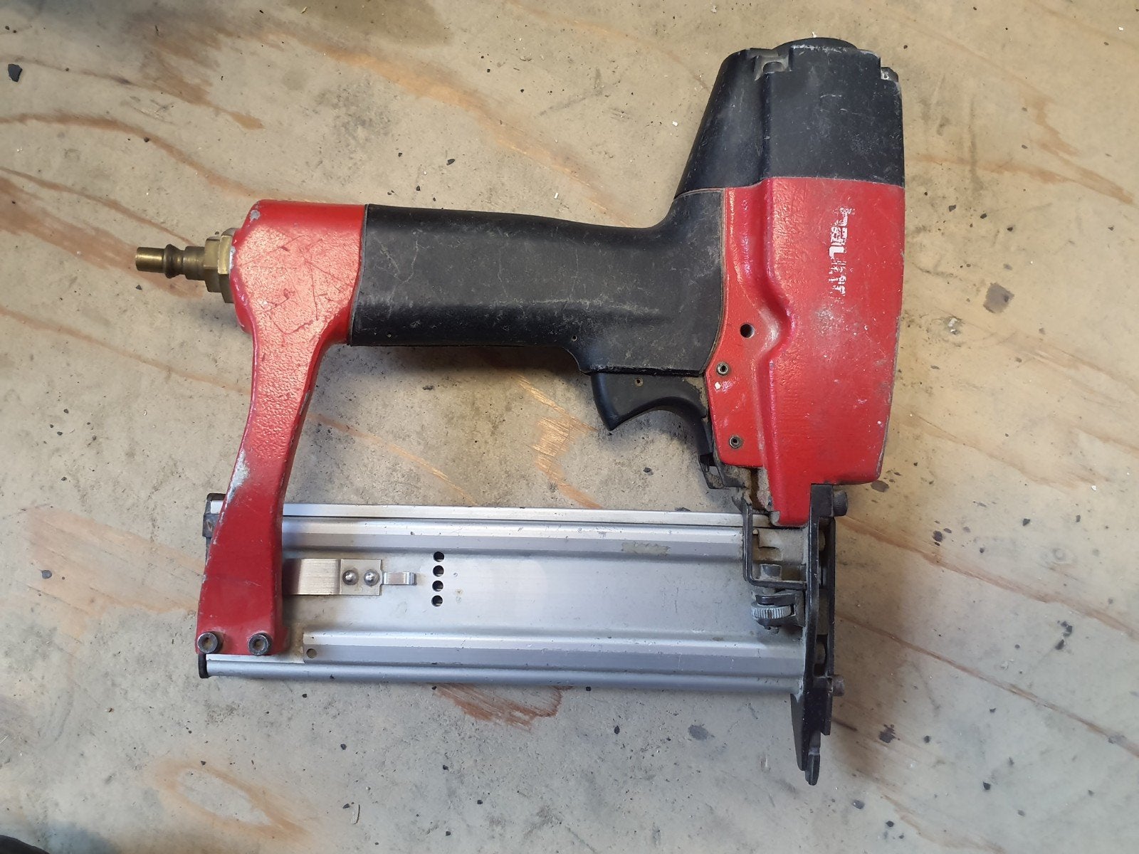 Hilti Spijkerpistool Perslucht - Krachtig en Betrouwbaar, Ophalen of Verzenden