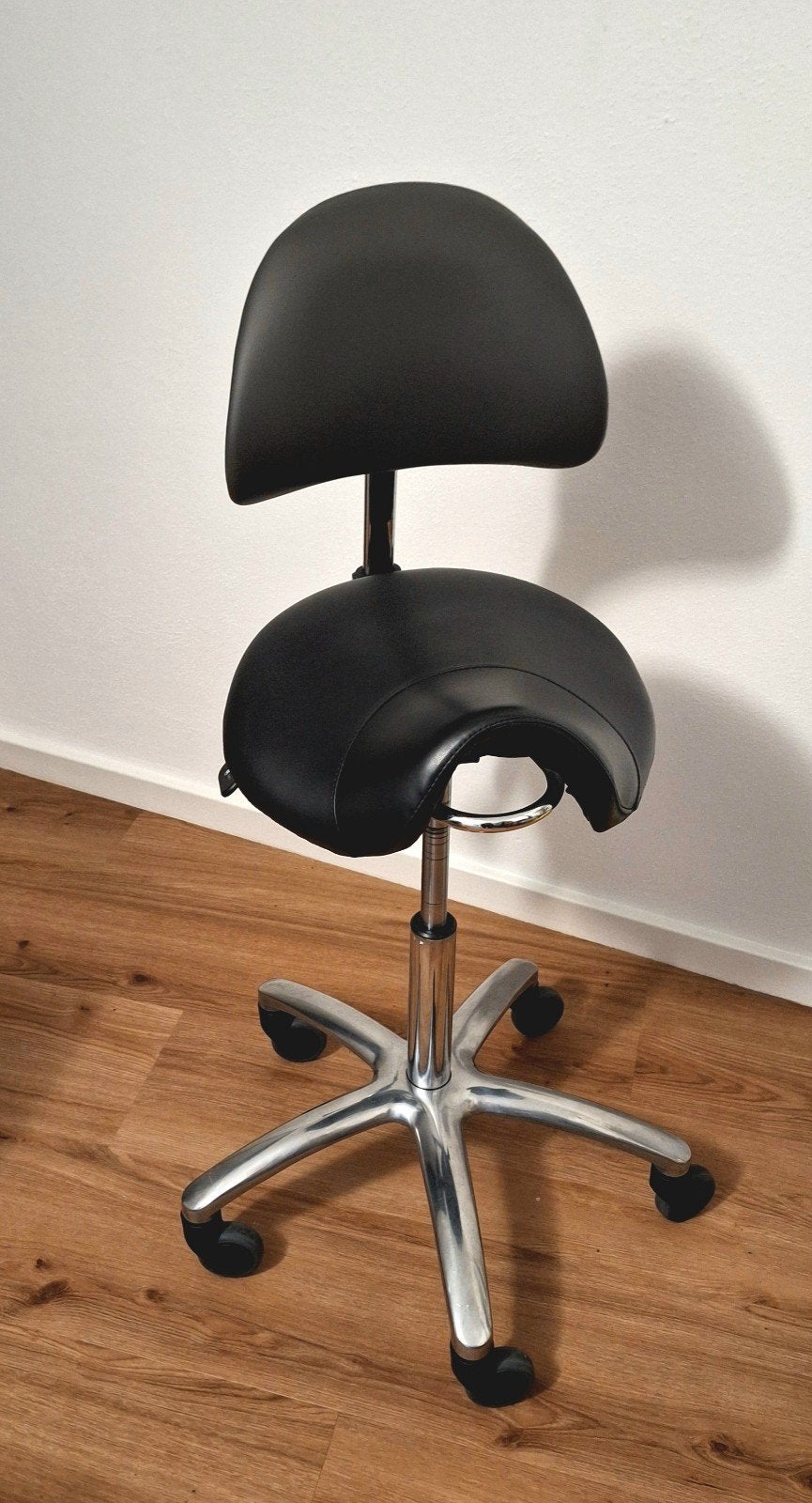 Bellezi tabouret /zadelzit met rugleuning en softwielen, Ophalen