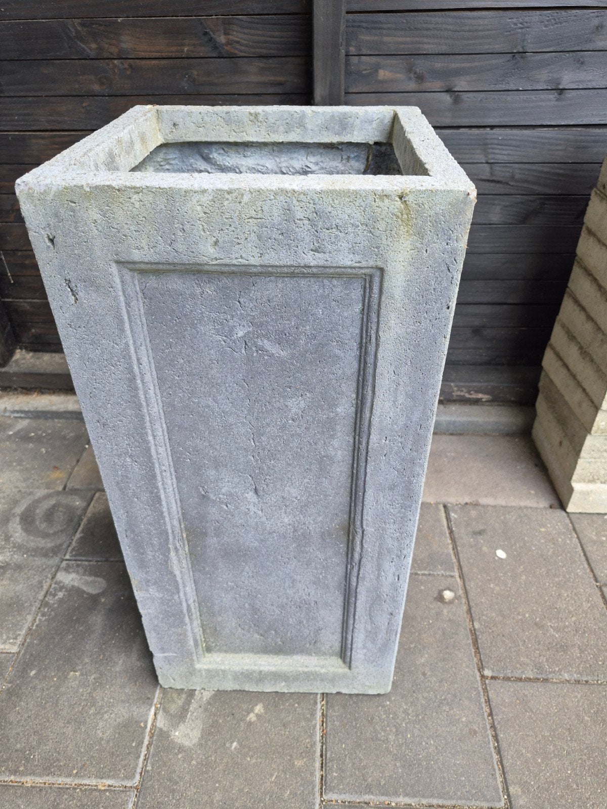mooie plantenbak, Tuin en Terras, Bloembakken en Plantenbakken, Ophalen, Zo goed als nieuw, Rond, Steen