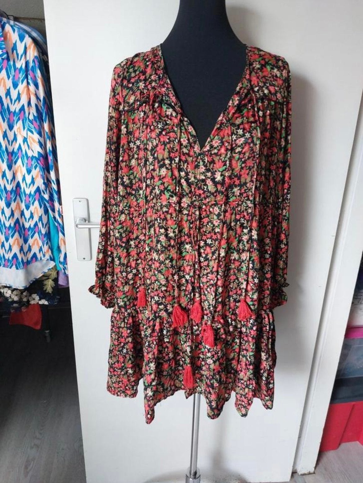 Purple Queen Ibiza Jurk - One Size Gebloemd Zwart Rood Oranj, Meerkleurig, Maat 46/48 (XL) of groter, Nieuw, Ophalen of Verzenden