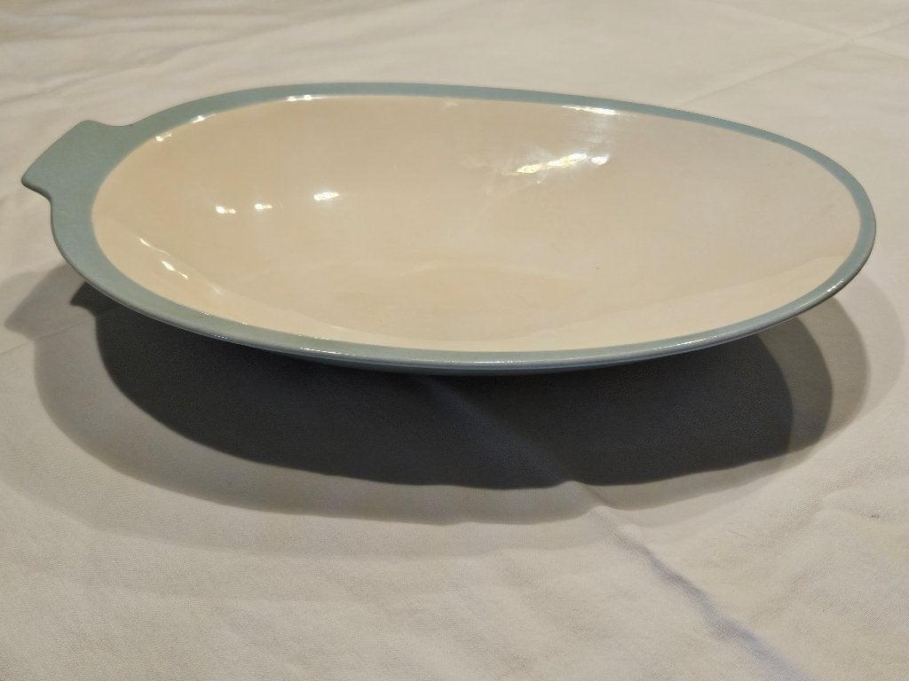 Vintage eivormige schaal lichtblauw/crème, Antiek en Kunst, Antiek | Keramiek en Aardewerk, Ophalen of Verzenden