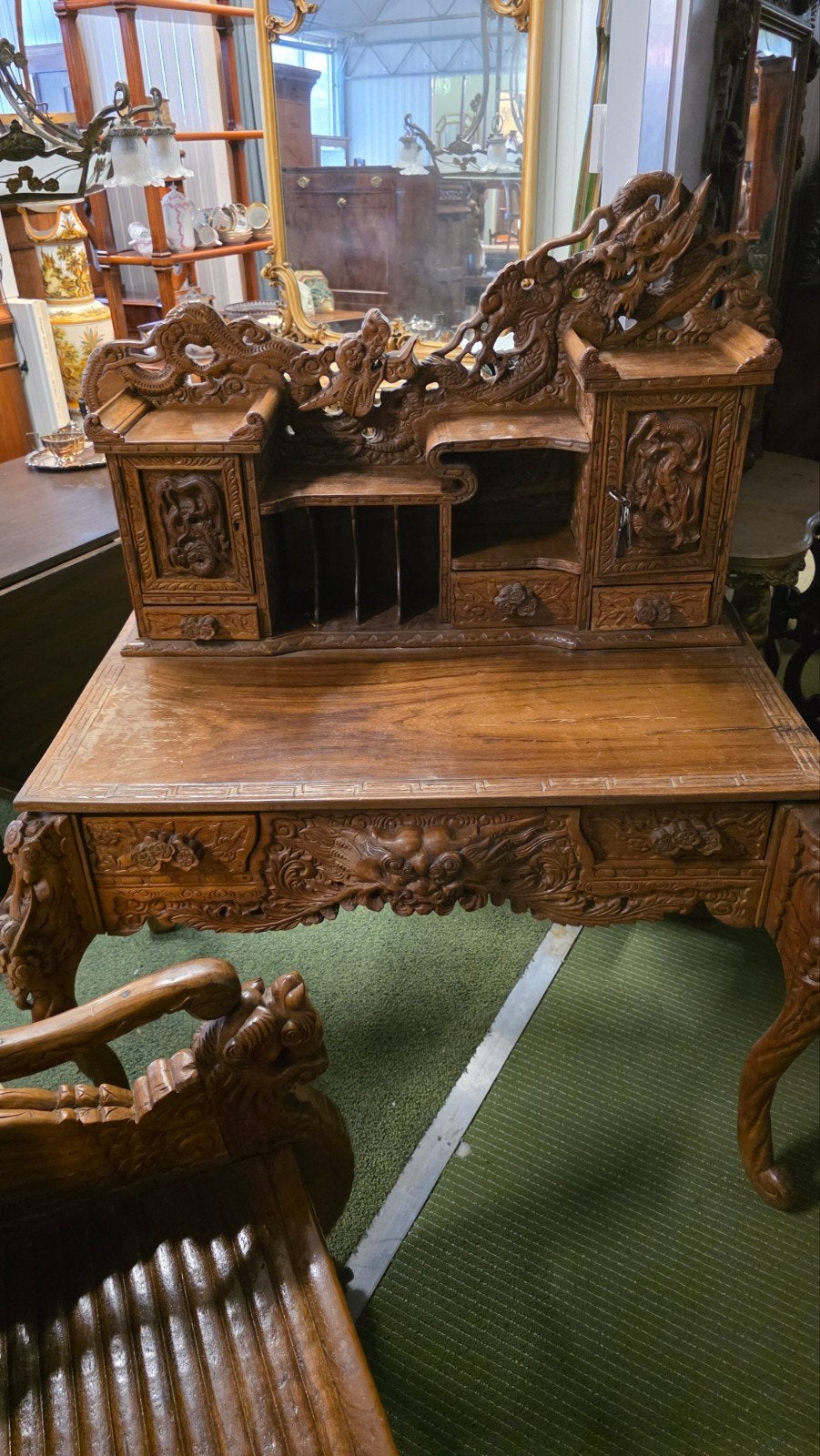 Rijk bewerkt Chinees bureau met stoel, Ophalen