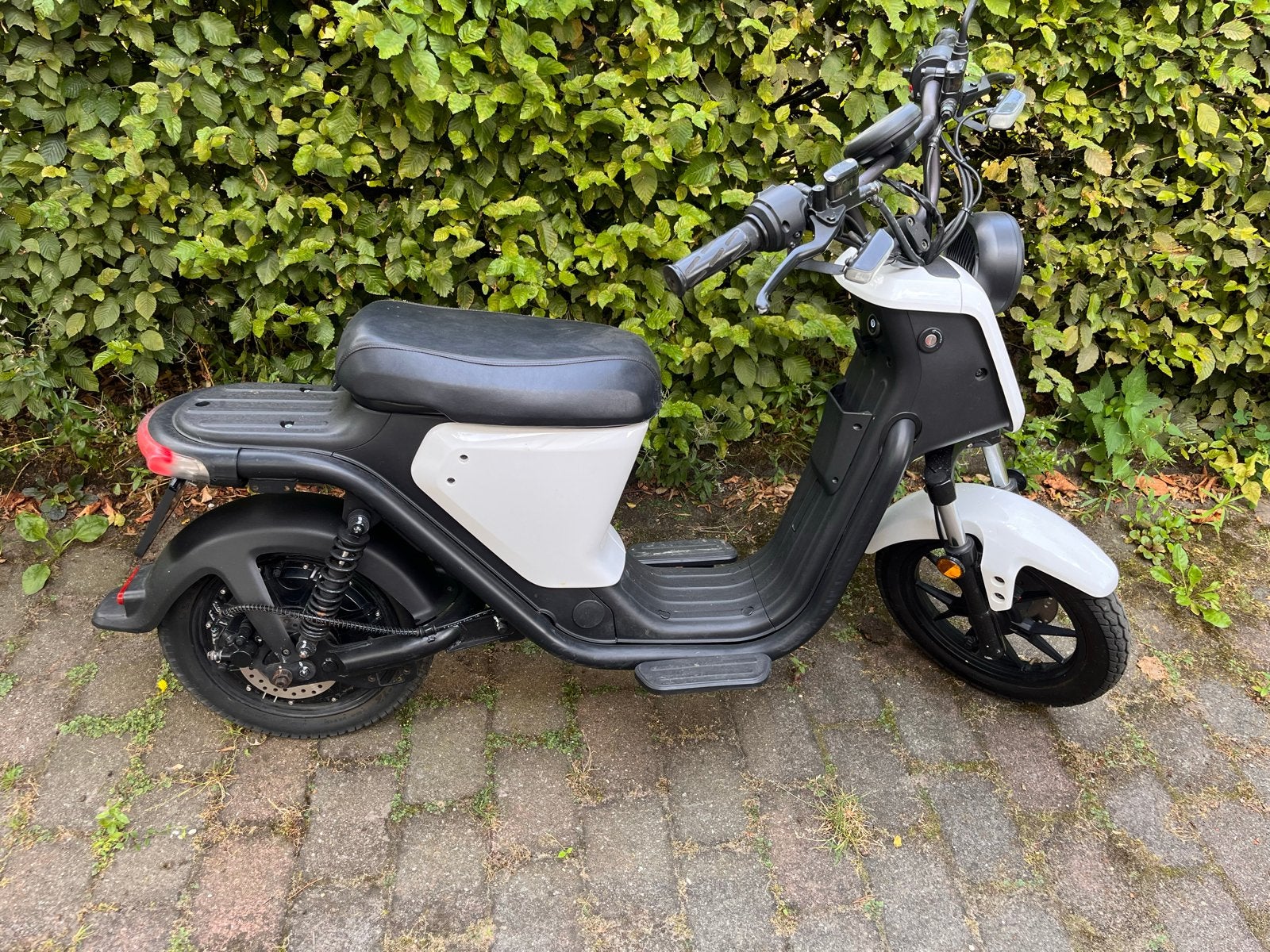 Niu Elektrische Scooter uit 2018 - Wit, Gebruikt, Elektrisch, Ophalen, Overige merken