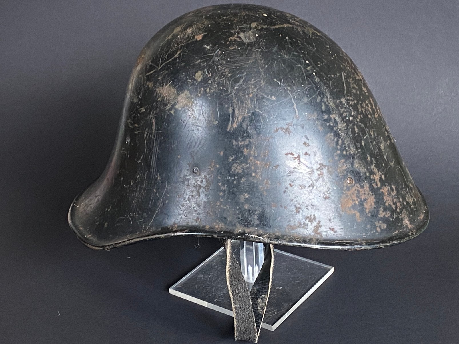 Nederlandse M34 helm, zwarte uitvoering, Verzamelen, Ophalen of Verzenden, Nederland, Helm of Baret