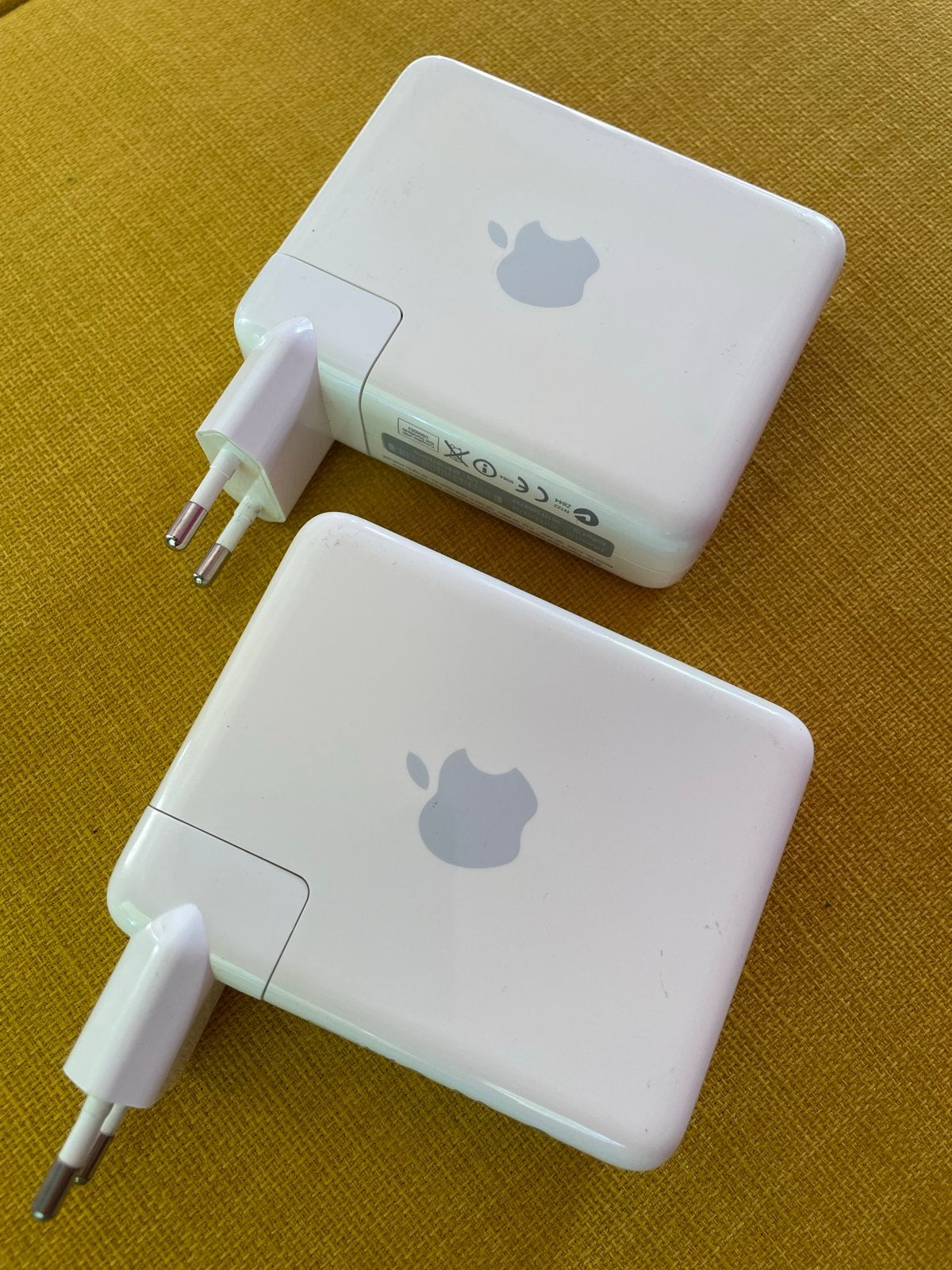 2x Apple Airport Express base station A1264, Computers en Software, Accesspoints, Ophalen of Verzenden, Gebruikt