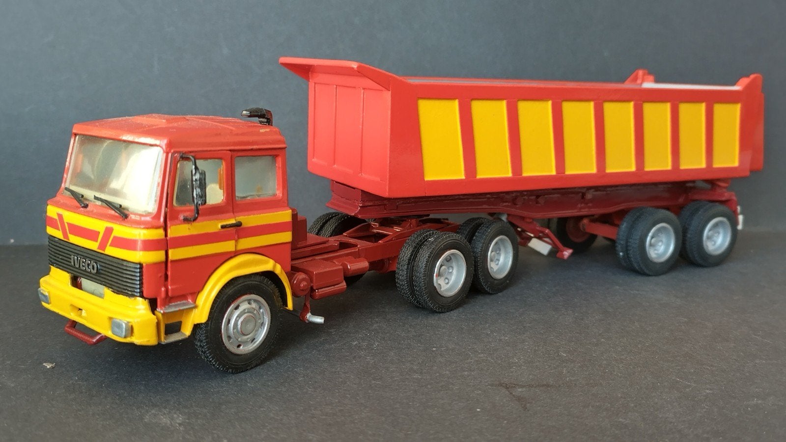Iveco Turbostar kipper 1:43 Old Cars Italy Pol, Overige merken, Verzenden, ., Zo goed als nieuw