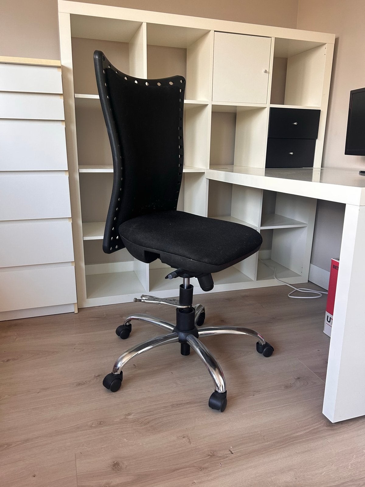 Zwarte bureaustoel met hoge rugleuning, Ophalen, Gebruikt, Zwart, Bureaustoel