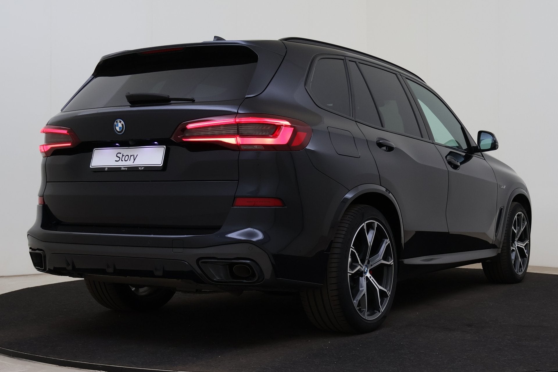 BMW X5 xDrive45e High Executive M Sport Automaat / Trekhaak, Dealer onderhouden, Gebruikt, 394 pk, Met garantie (alle)