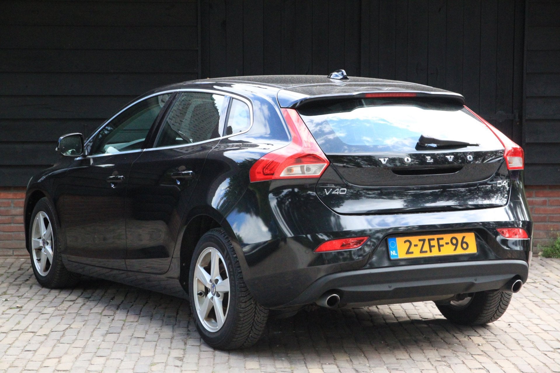 Volvo V40 2.0 D4 Summum Business Leer/Navigatie/Parkeersenso, Voorwielaandrijving, Euro 5, Automatische klimaatregeling, Zwart