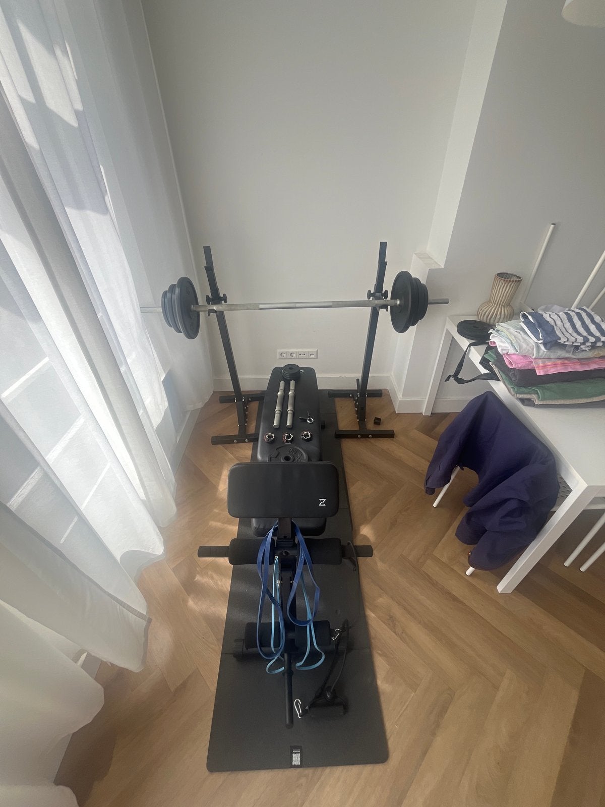 Fitnessbank met halterstang en gewichten, Ophalen, Zo goed als nieuw, Armen, Fitnessbank