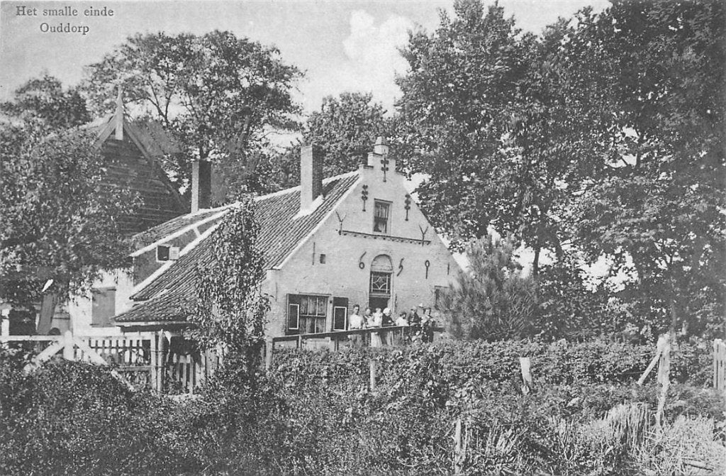 379-186-013 Ouddorp Het smalle einde, Ophalen of Verzenden, Voor 1920, Zuid-Holland