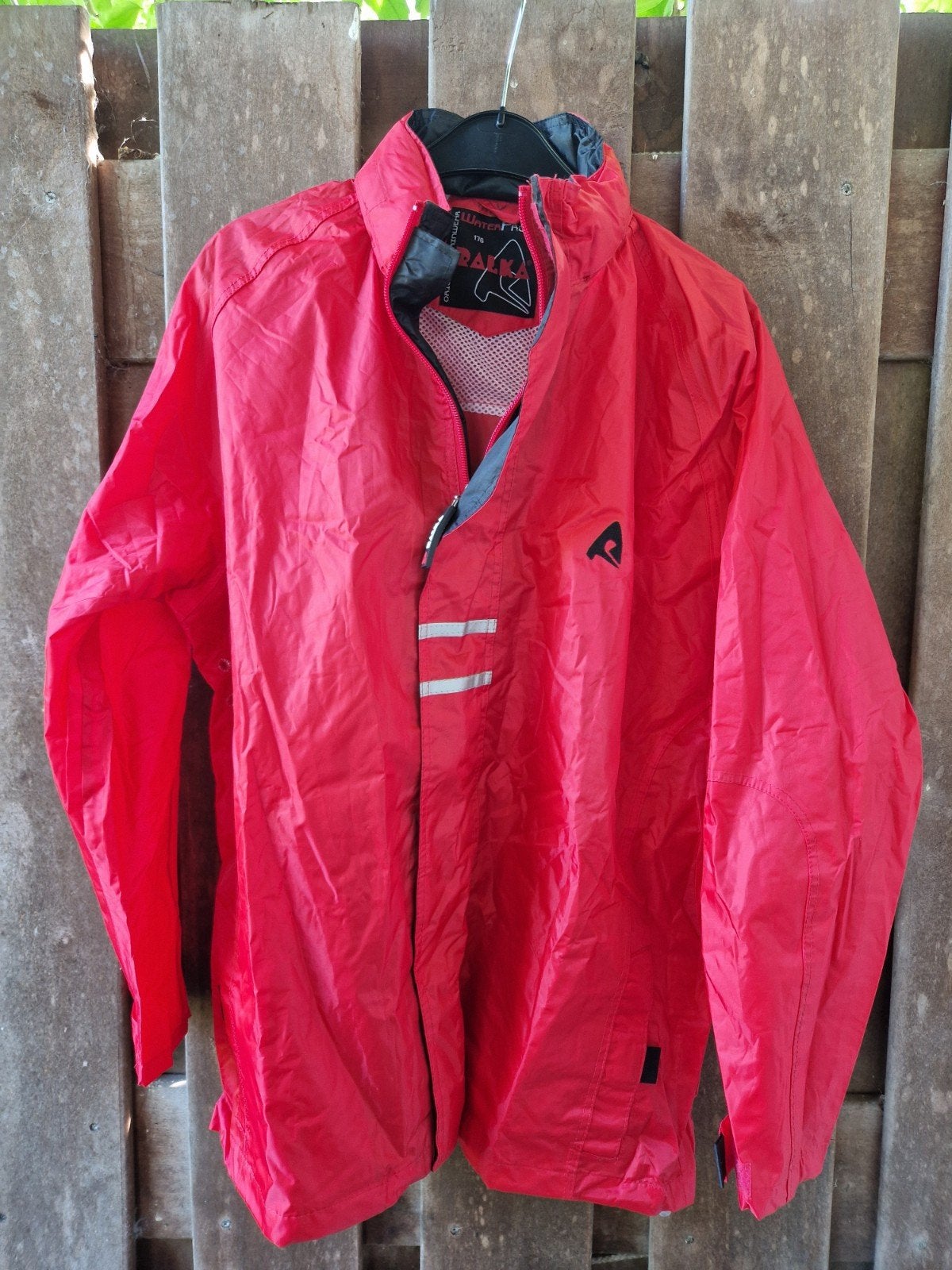 Nieuw, Ralka Regenpak, jas en broek - Rood (Maat 176), Ophalen of Verzenden, Nieuw, Ralka, Jas