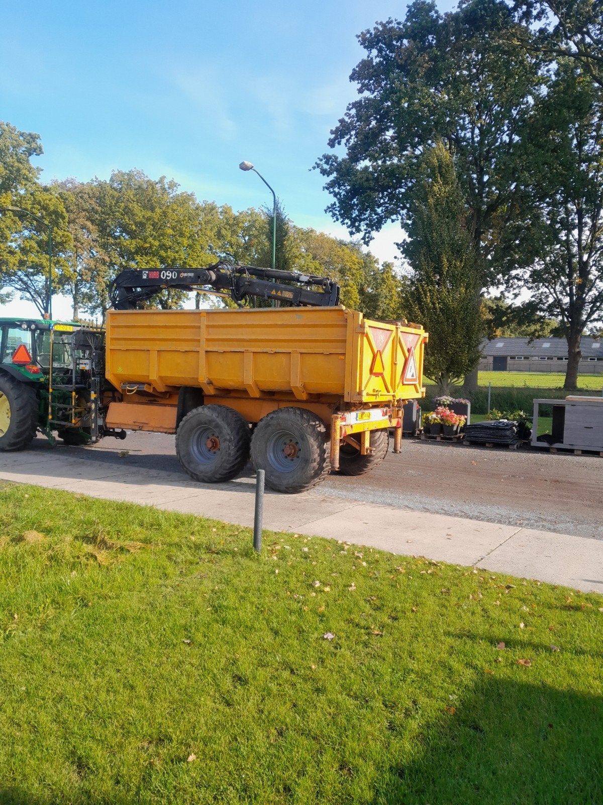 Kraankipper,Knijperwagen, Kipper met Laadkraan, Ophalen, Transport