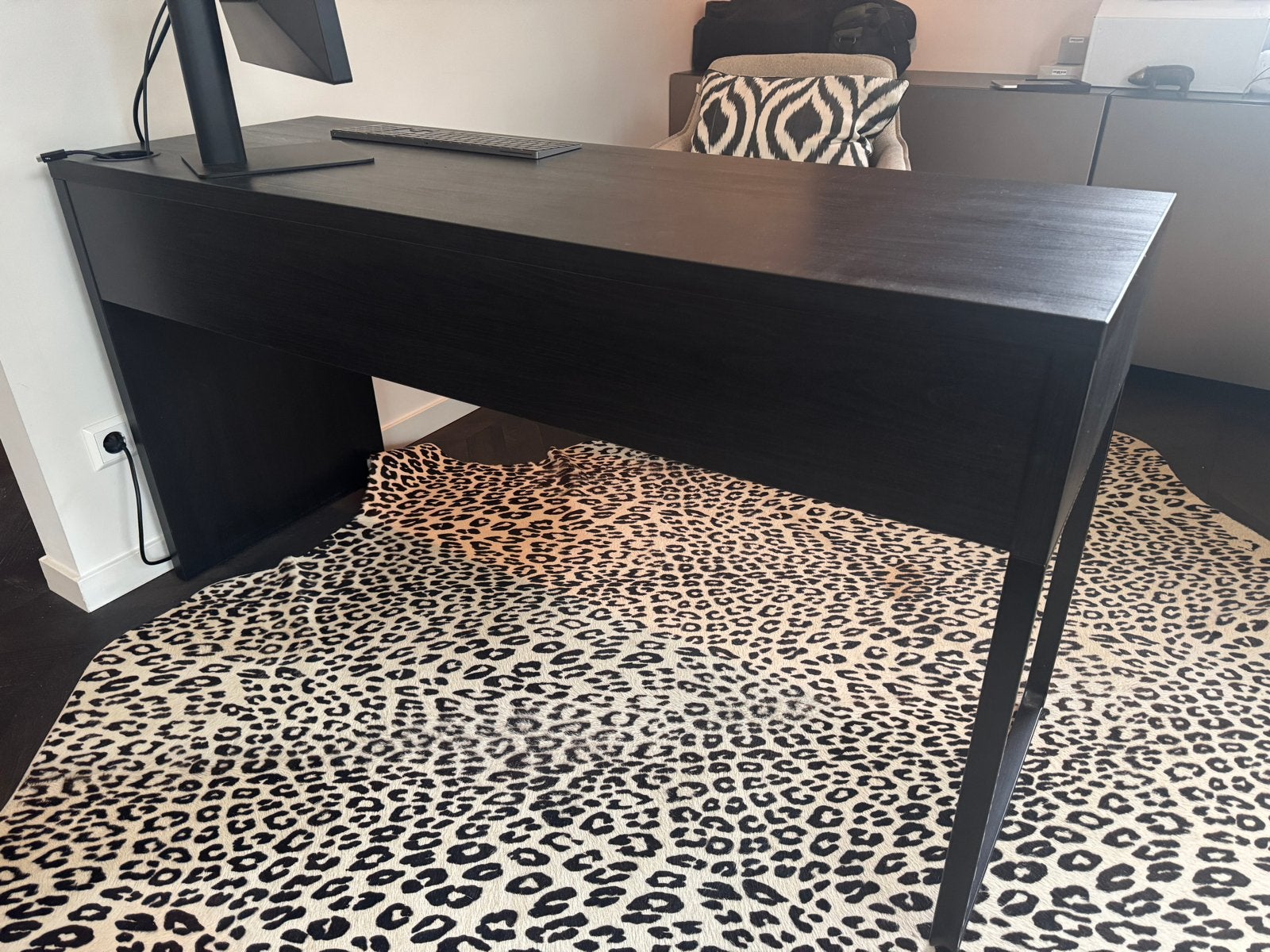IKEA MICKE Bureau Zwartbruin 142x50x75 cm met lade ZGAN, Ophalen, Zwart, Met lades, Spaanplaat of MDF