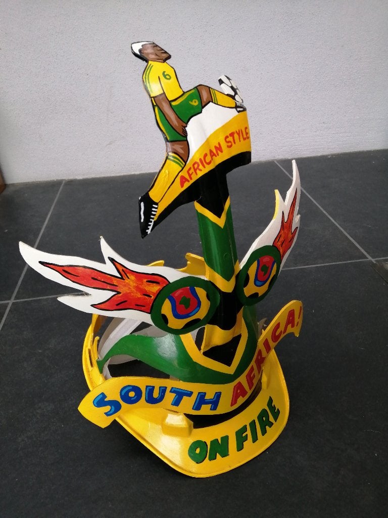 Unieke WK 2010 Zuid-Afrika Fan Helm - African Style, Ophalen of Verzenden, Nieuw, Overige sporten, Pet of Muts