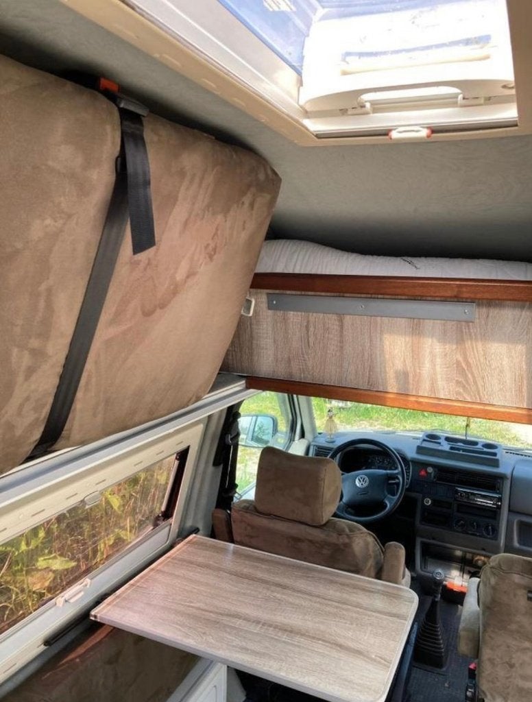 Foto 11 van Mooie Volkswagen Transporter T4 camper / camperbus te koop!