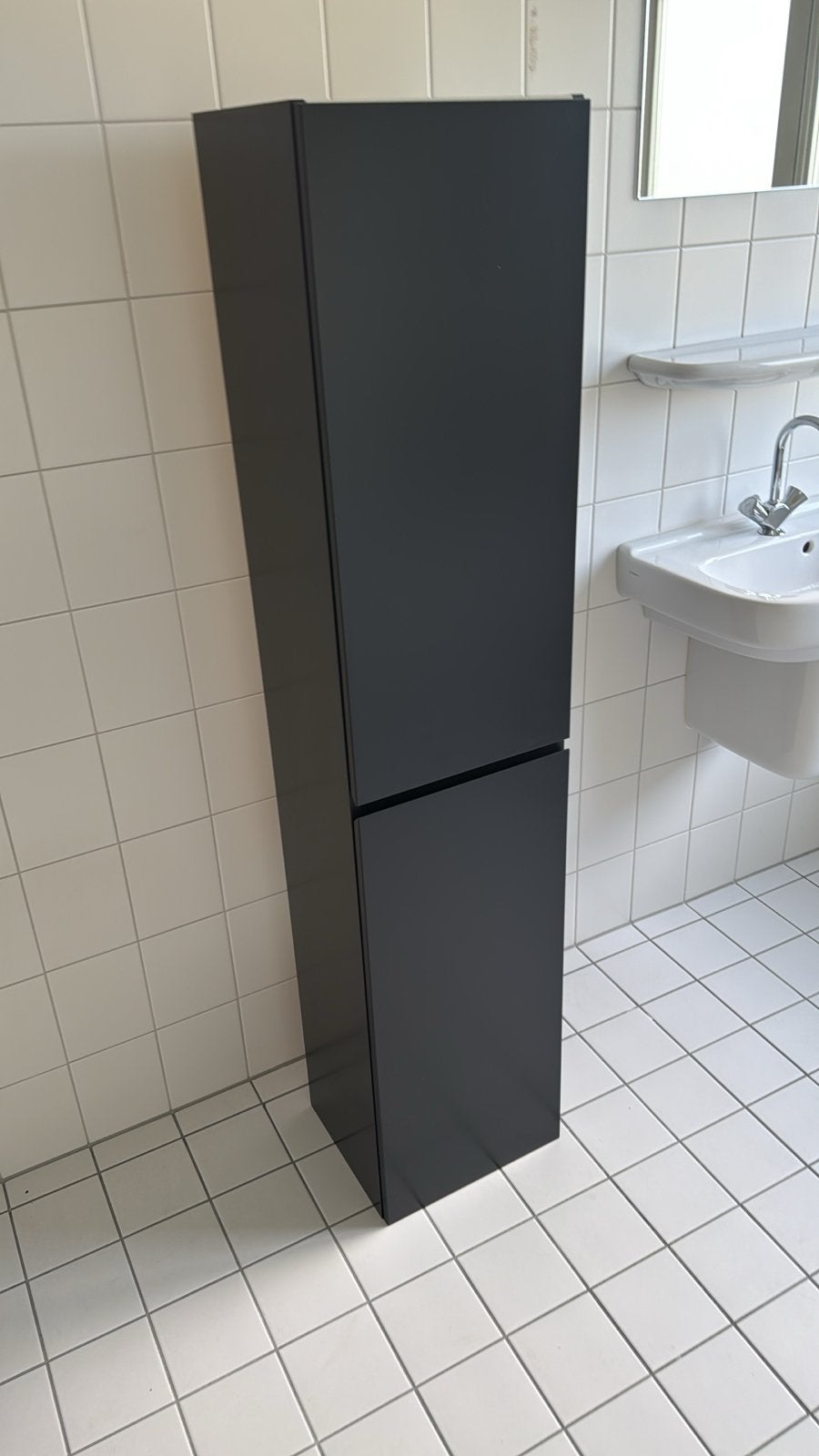 Moderne zwarte badkamerkast - Hoog en slank, Huis en Inrichting, Badkamer | Badkamermeubels, Ophalen, (Half)hoge kast, Minder dan 50 cm