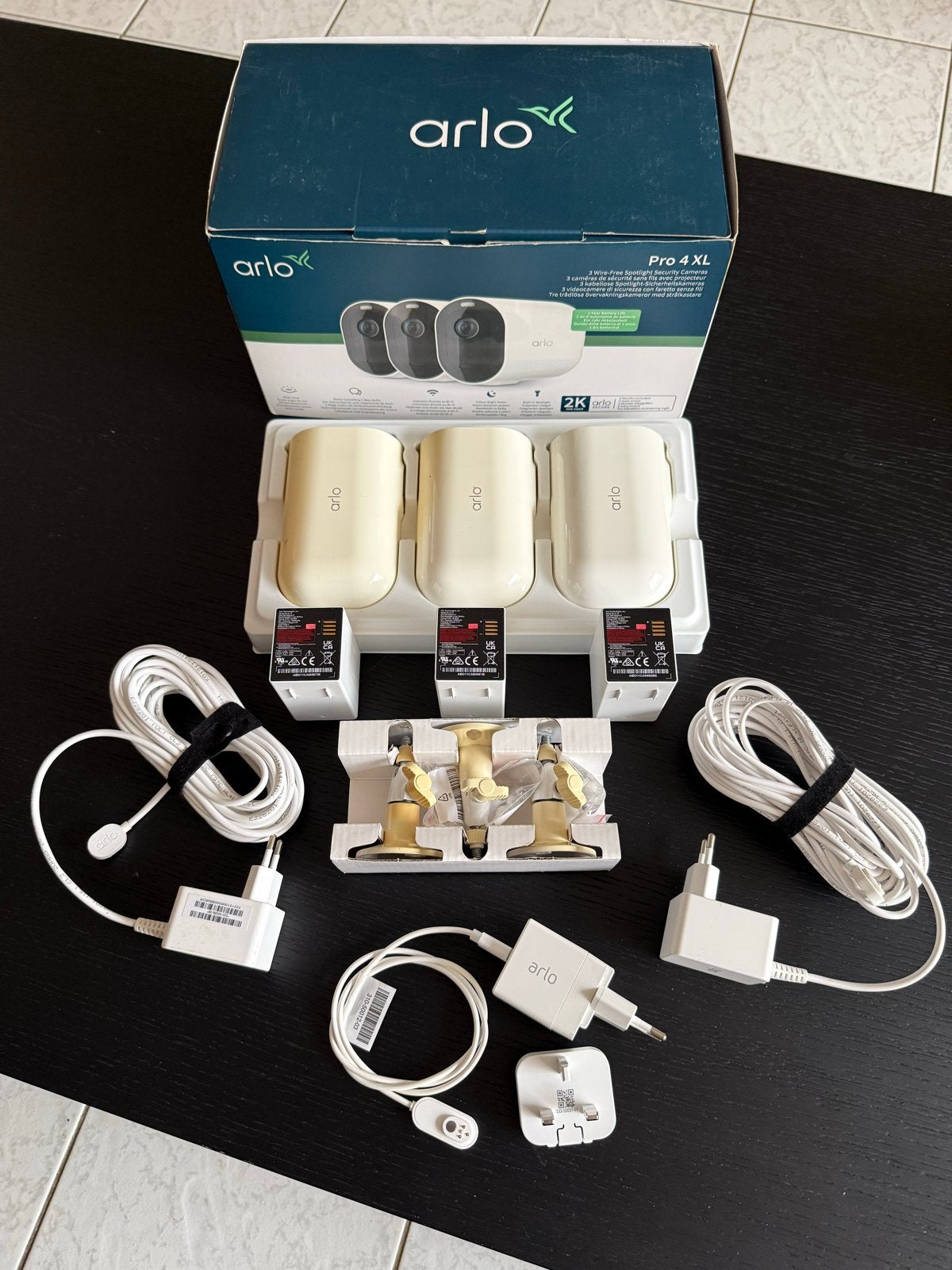 Arlo Pro 4 XL Beveiligingscamerasysteem - 3 Camera's, Ophalen of Verzenden, Gebruikt, Buitencamera