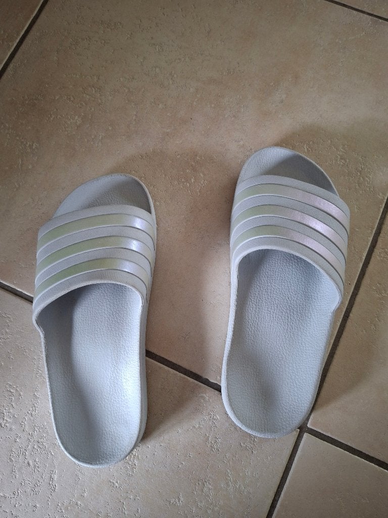 Adidas badslippers, Adidas, Overige typen, Meisje, Ophalen of Verzenden