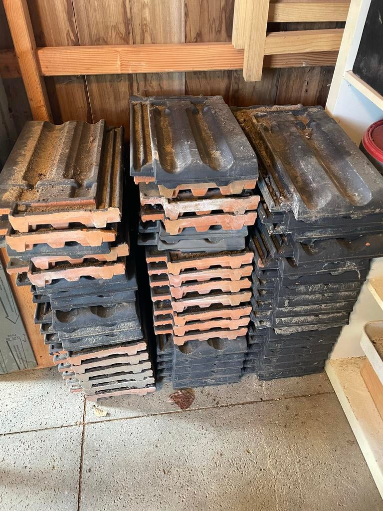 Laumans dakpannen, Doe-het-zelf en Verbouw, Dakpannen en Dakbedekking, Ophalen, Steen of Klei, Zwart, Zo goed als nieuw