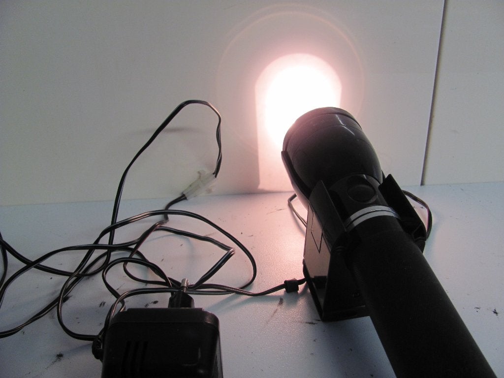 MAG-LITE zaklamp met oplaadbare accu en voedingsadapter, Ophalen of Verzenden, Zo goed als nieuw, Accu
