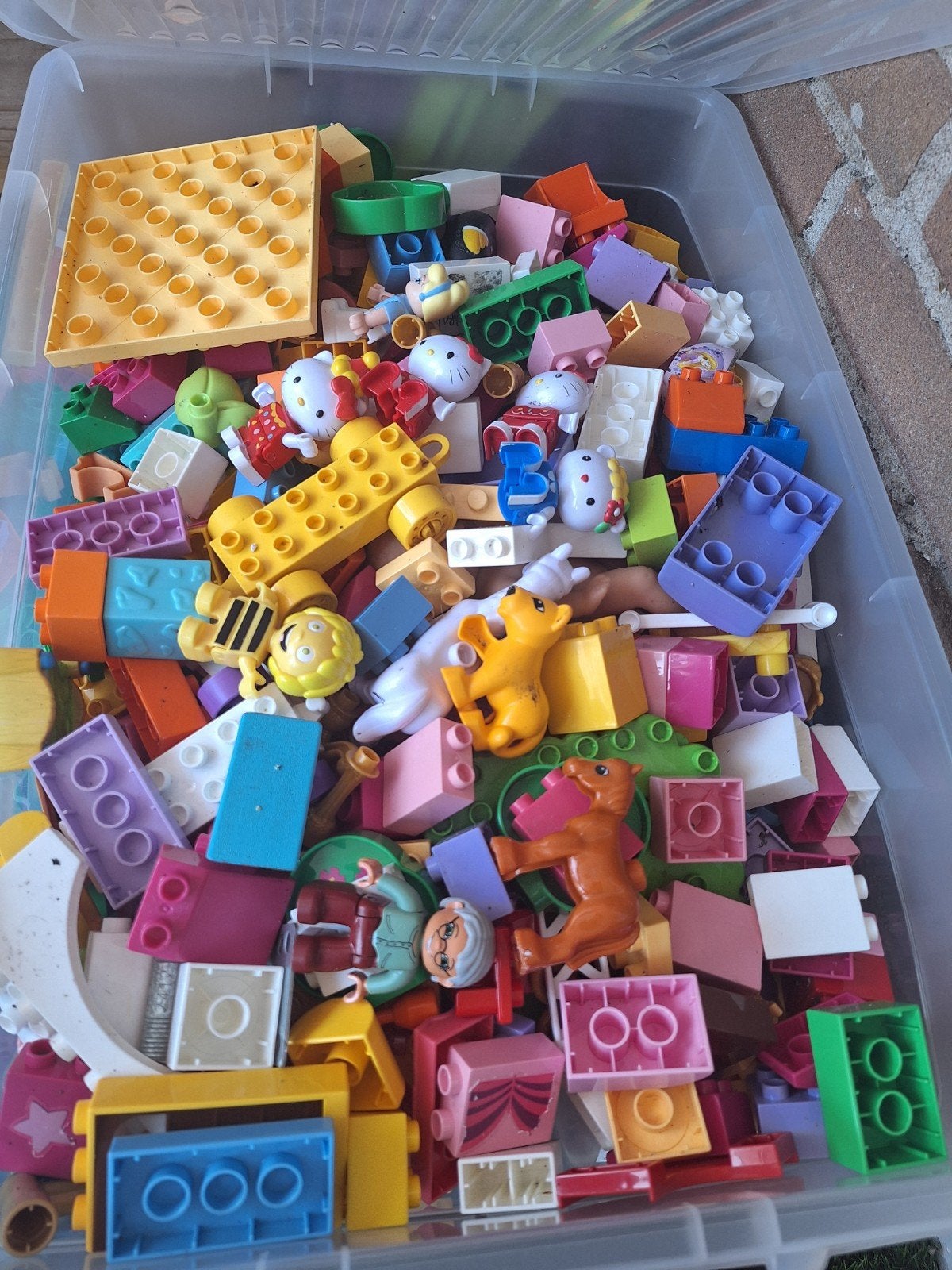 Grote doos vol Duplo en Lego Primo blokken en figuren, Ophalen, Gebruikt, Inclusief minifiguren, Duplo