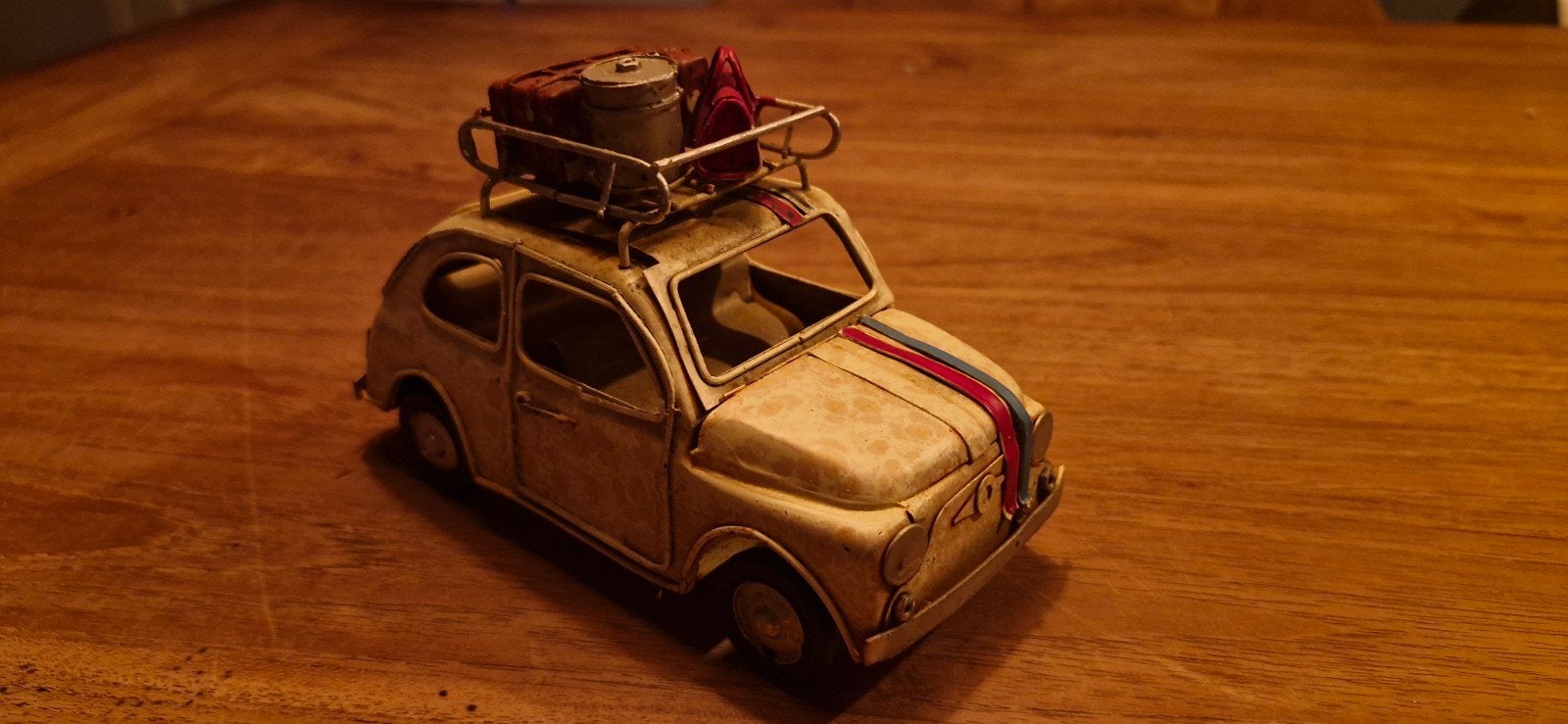 Miniatuur Fiat 500 met dakrek en bagage, Hobby en Vrije tijd, Ophalen of Verzenden, Zo goed als nieuw, Auto