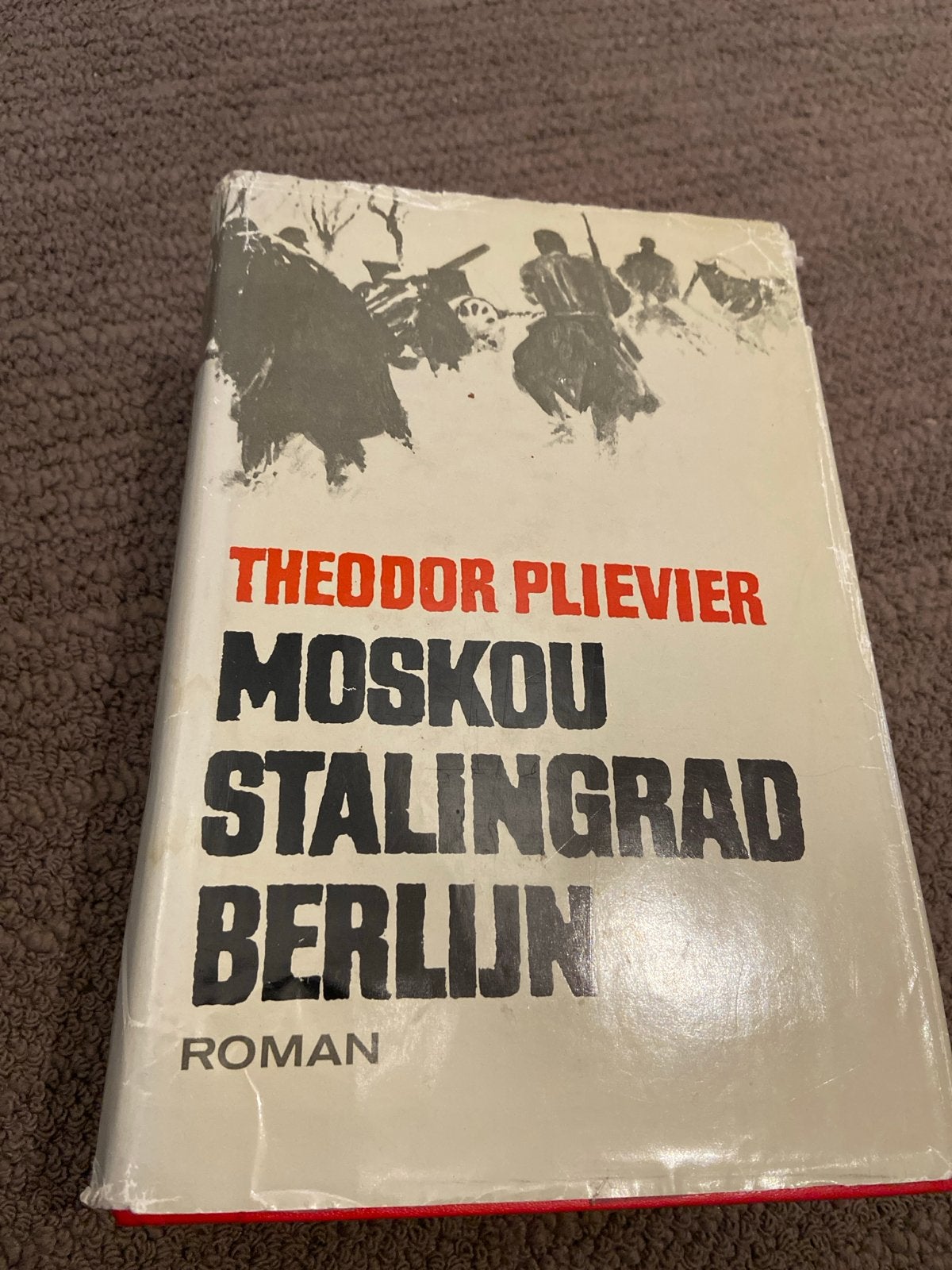 Moskou Stalingrad Berlijn - Theodor Plievier Roman, Ophalen of Verzenden, Gelezen, Europa overig