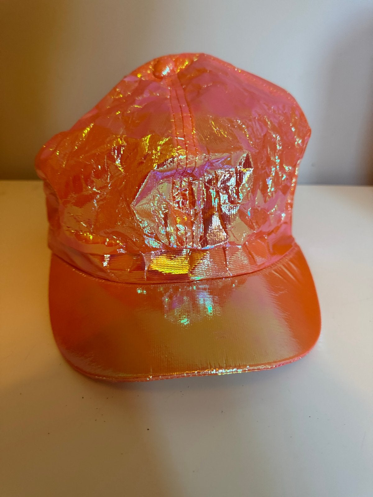 Opvallende Oranje Holografische Pet - Nieuw, Kleding | Dames, Verzenden, Nieuw, One size fits all, Pet
