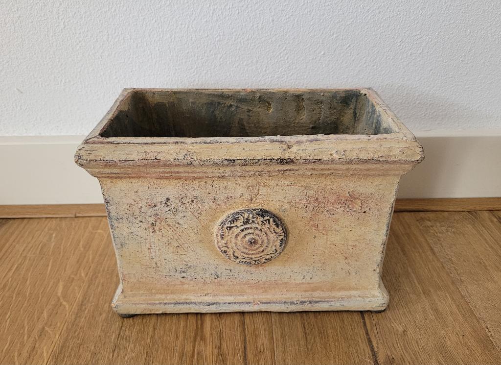 Terracotta jardiniere B 26 cm. met rozet, Steen, Minder dan 30 cm, Minder dan 60 cm, Ophalen of Verzenden