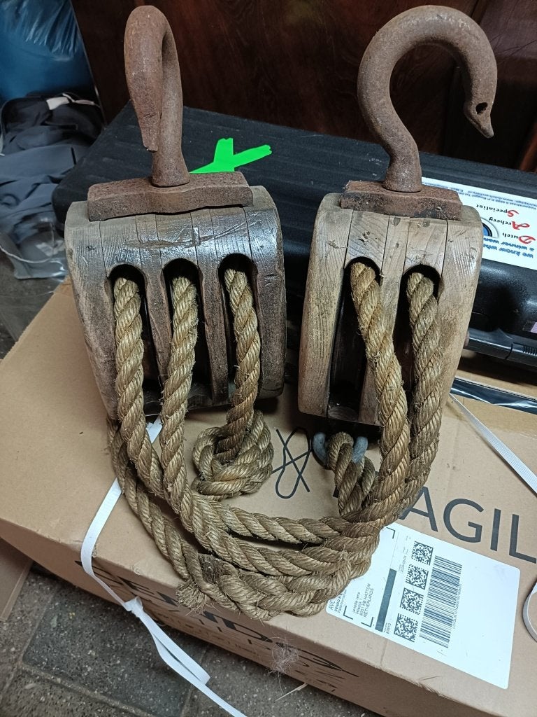 Houten katrollen, Ophalen