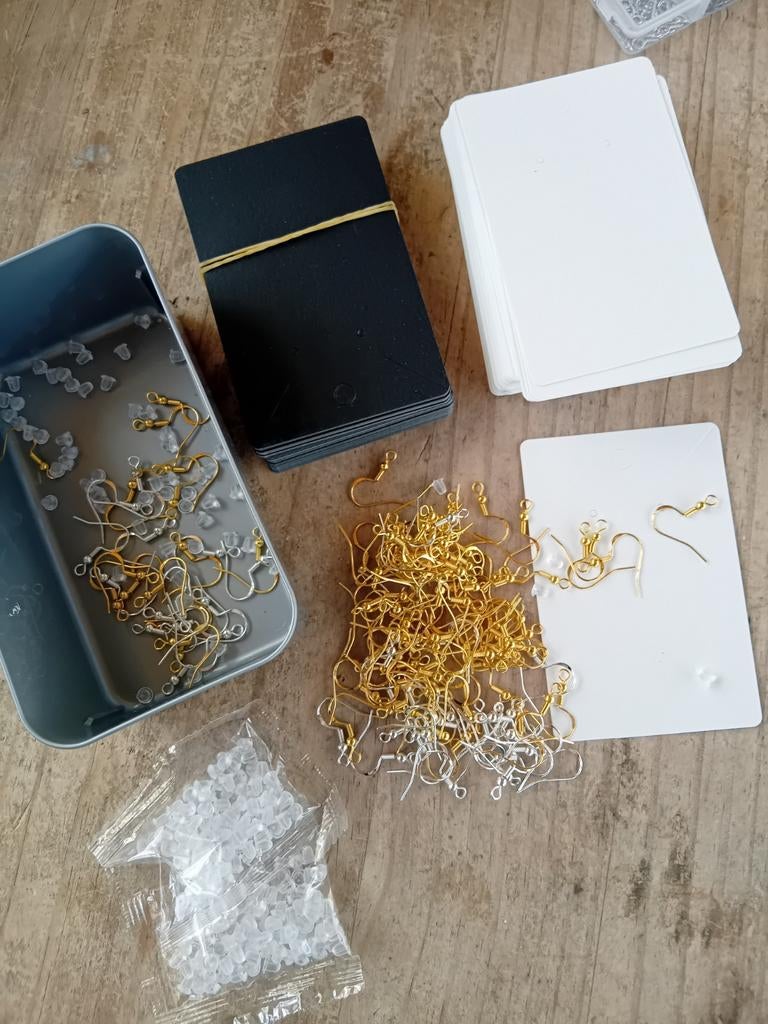 Bak met hypoallergene oorbelhaakjes en kaartjes, Overige materialen, Hangers, Wit, Nieuw