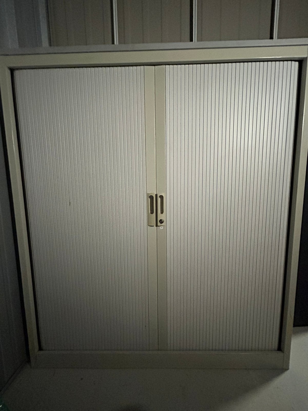 Metalen archiefkast met schuifdeuren, Huis en Inrichting, Kasten | Roldeurkasten en Archiefkasten, Ophalen, Gebruikt, 100 tot 150 cm
