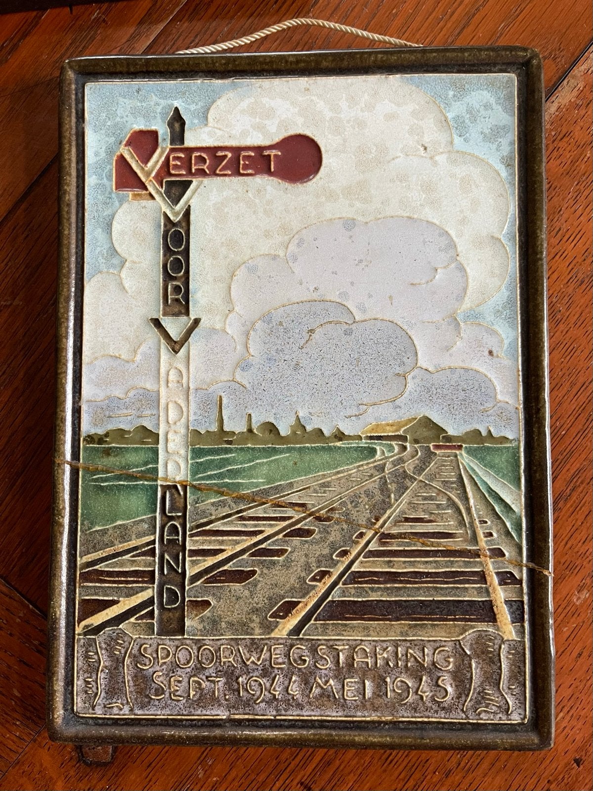 Porceleyne Fles herdenkings Tegel Spoorwegstaking 1944-1945, Antiek en Kunst, Ophalen of Verzenden