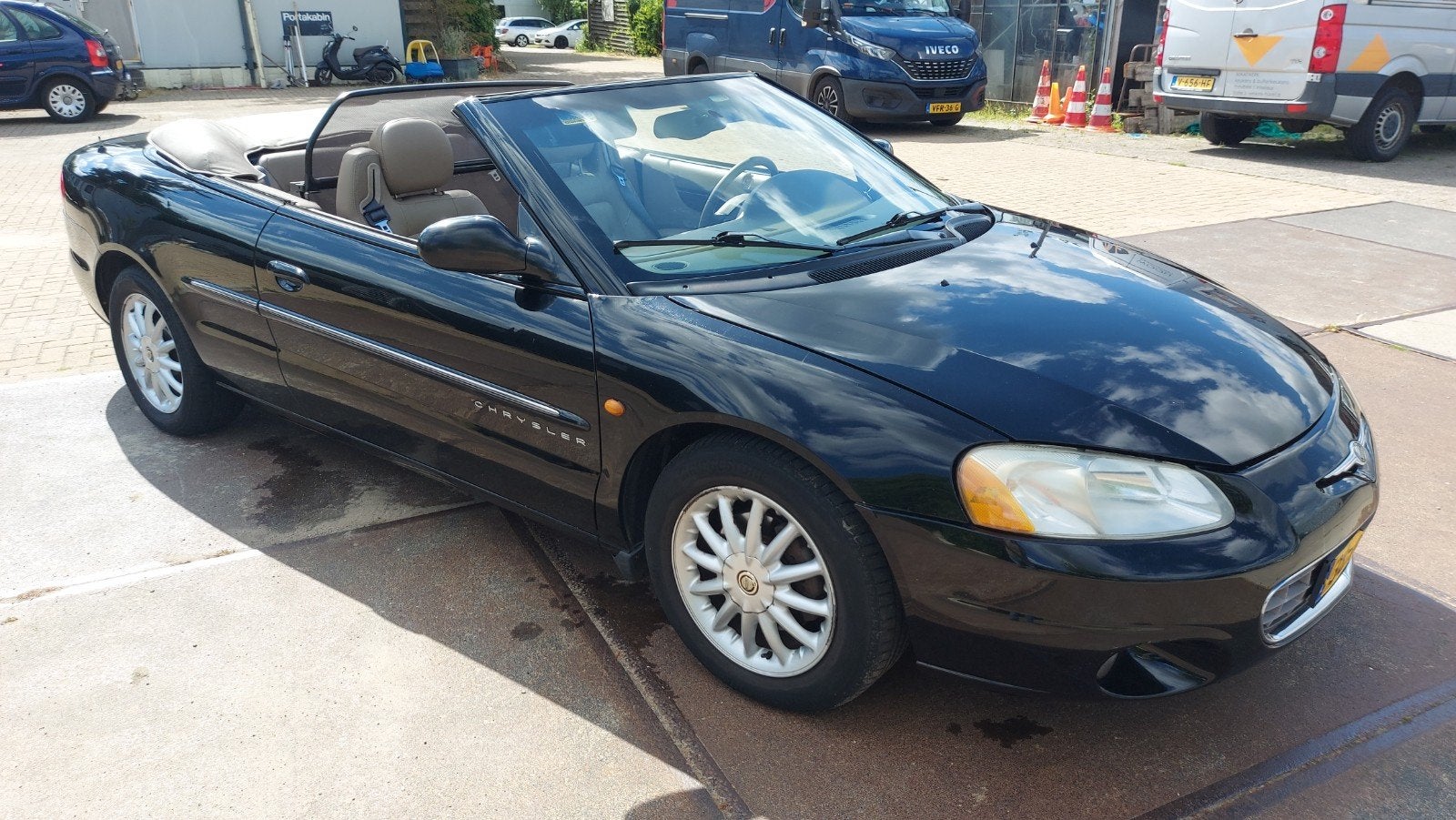 Chrysler Sebring 2.7 I V6 Cabrio AUT 2001 Zwart, Auto's, Chrysler, 450 kg, Beige, Cabriolet, 4 stoelen