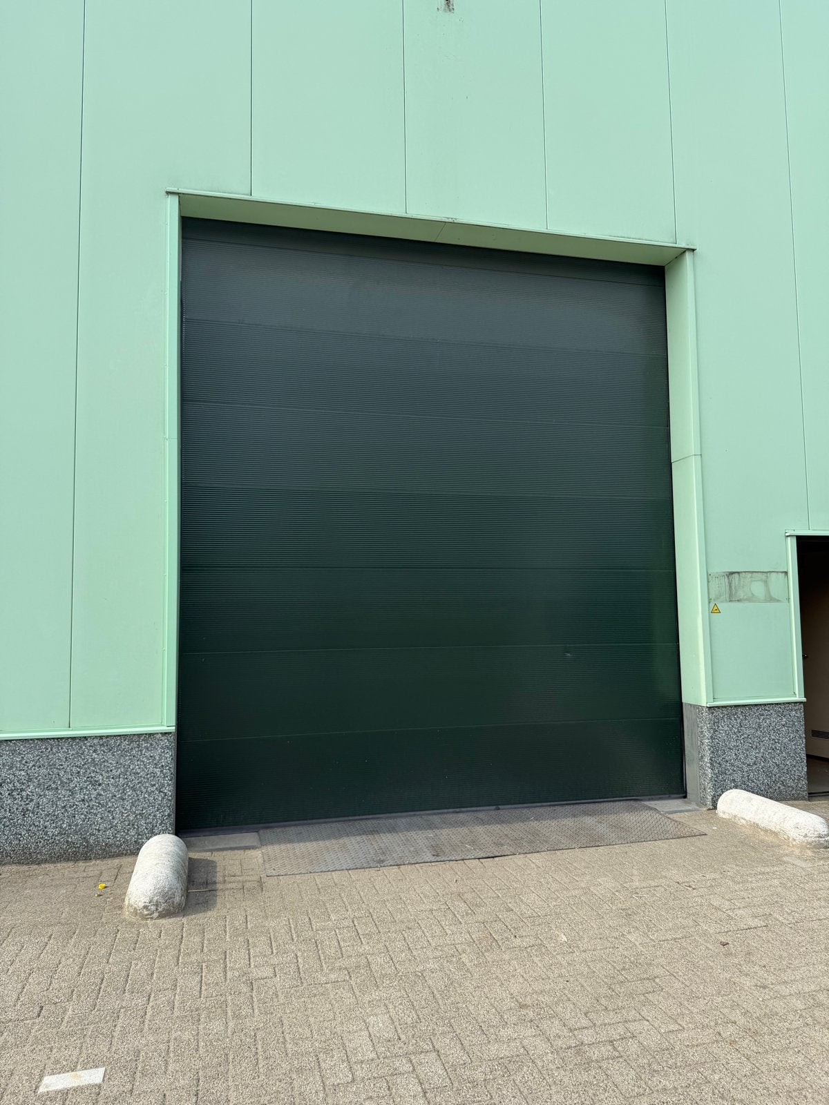 Sectionaalpoort 4m breed en 4.5m hoog (uiterlijk 3/9), Ophalen, Gebruikt, Garagedeur, Metaal