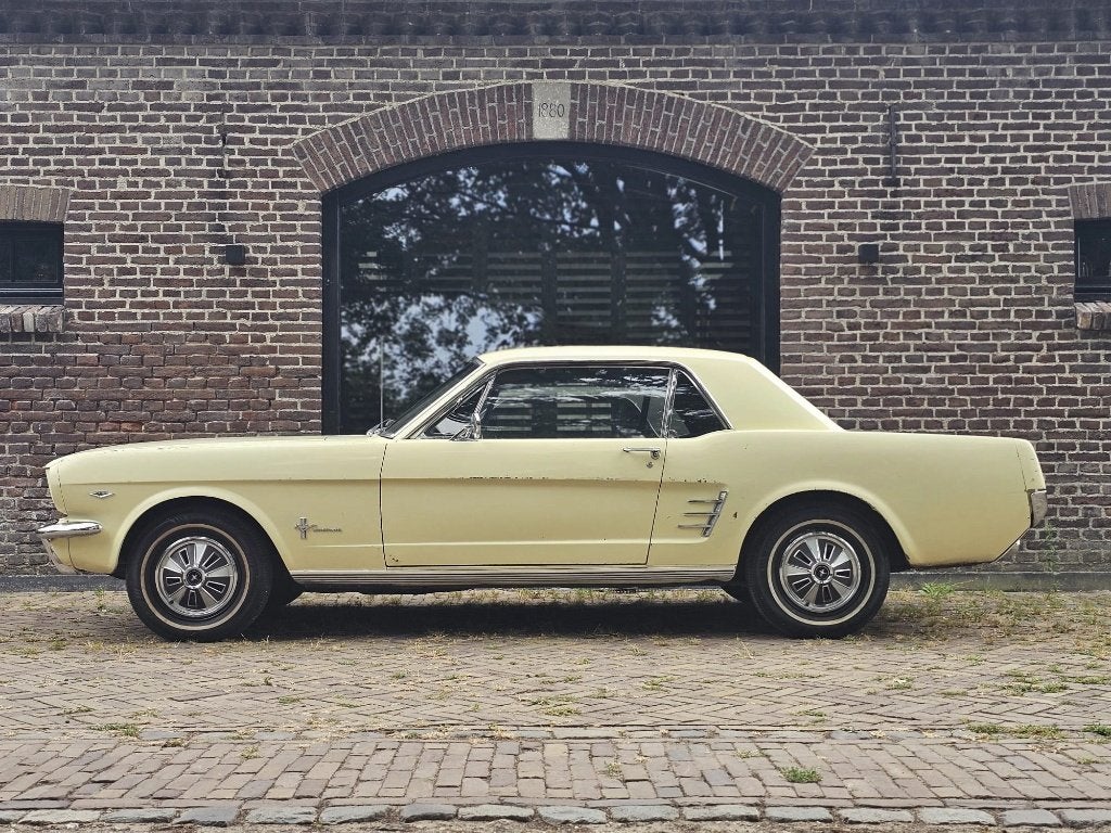 Ford Mustang Coupé | 4.7 V8 Aut. | DeLuxe | Patina | NL Kent, Automaat, Achterwielaandrijving, 4735 cc, Particulier