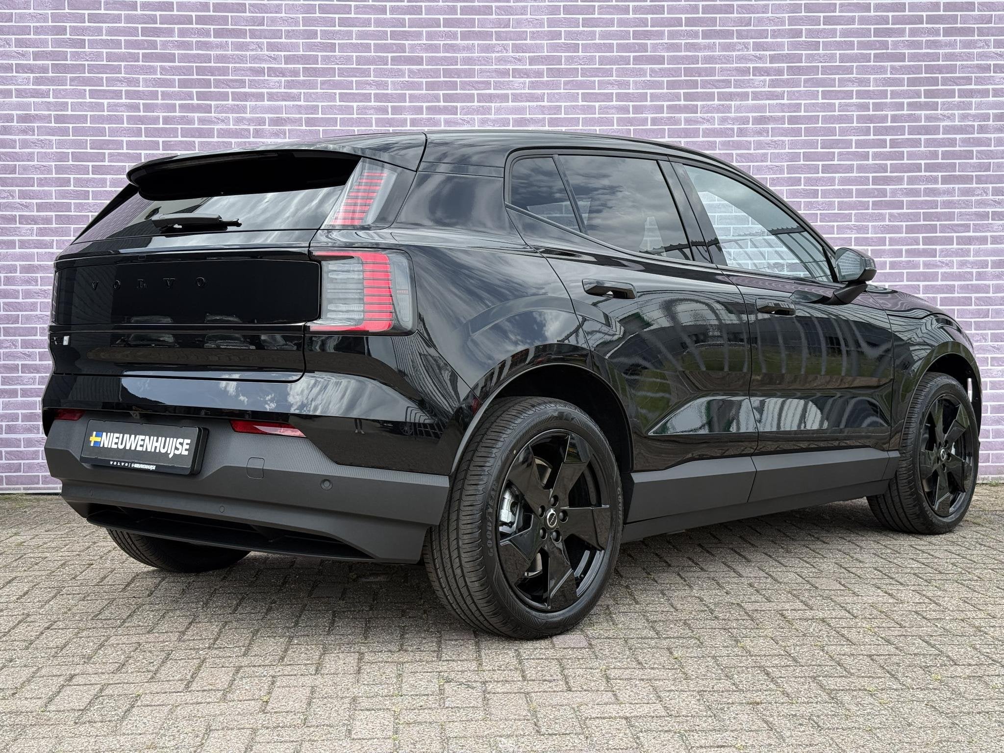 Volvo EX30 P5 Long Range Plus Black Edition Europa 69 kWh |, Automaat, 476 km, Achterwielaandrijving, Leder en Stof