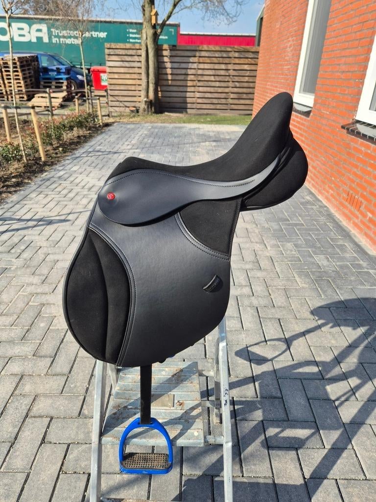 Thorowgood t4 veelzijdigheidzadel, 17.5 inch, Dieren en Toebehoren, Ophalen, Dressuur