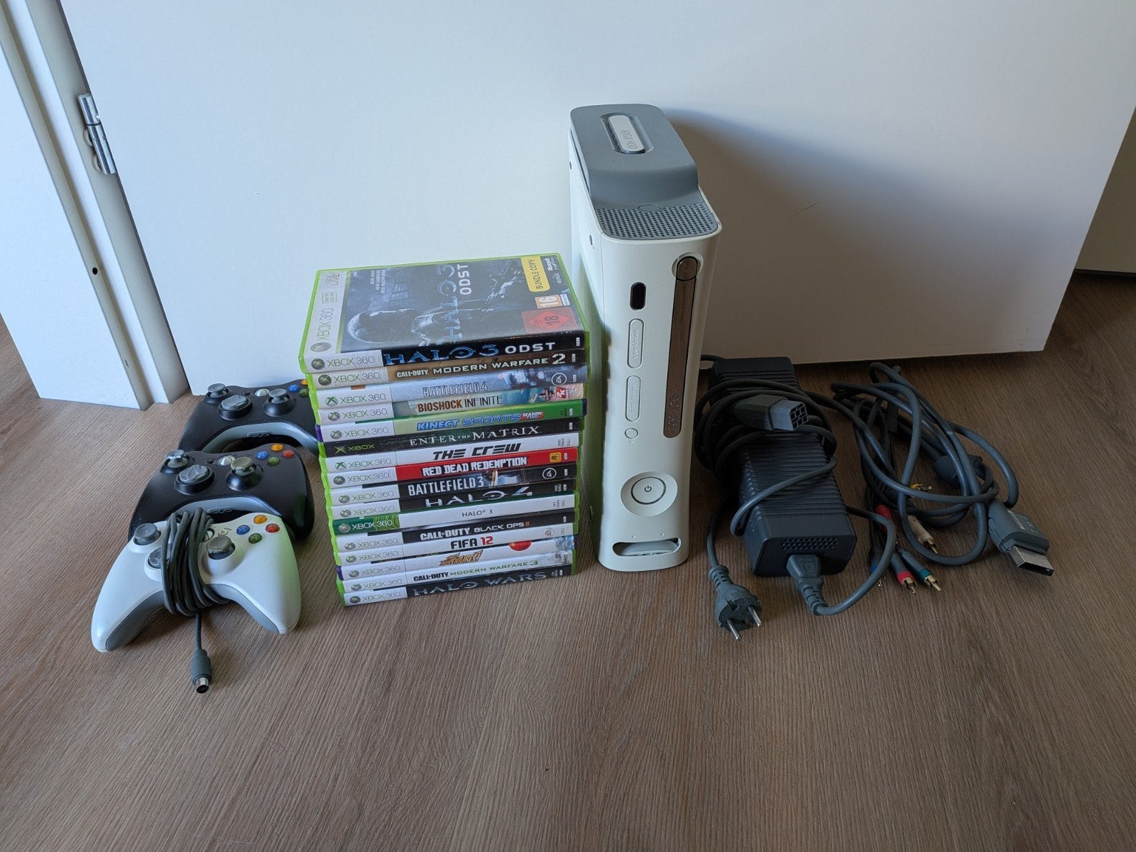 Xbox 360 Arcade Jasper + 16 games en 3 controllers, Ophalen of Verzenden, 60 GB, 360 Arcade of Core, Met 3 controllers of meer