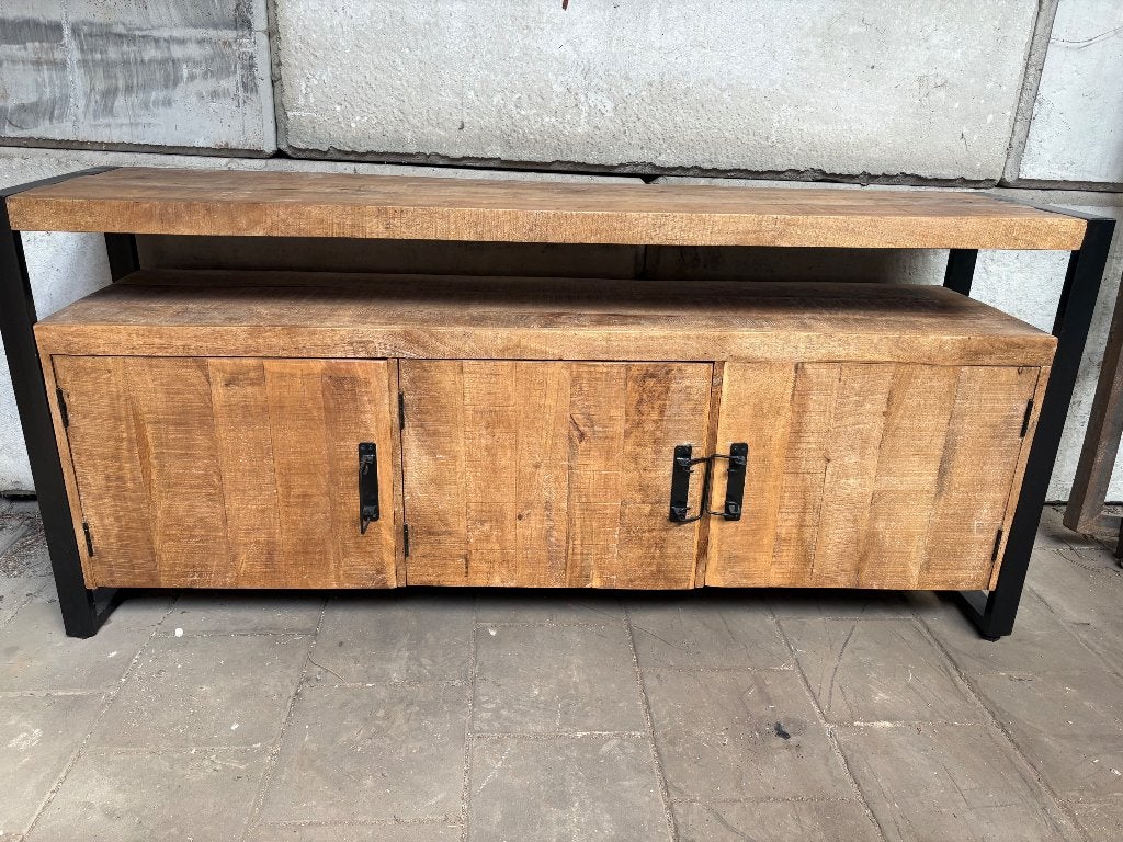 Dressoir 3 deurs mangohout, Gebruikt, 100 tot 150 cm, 25 tot 50 cm, Met deur(en)