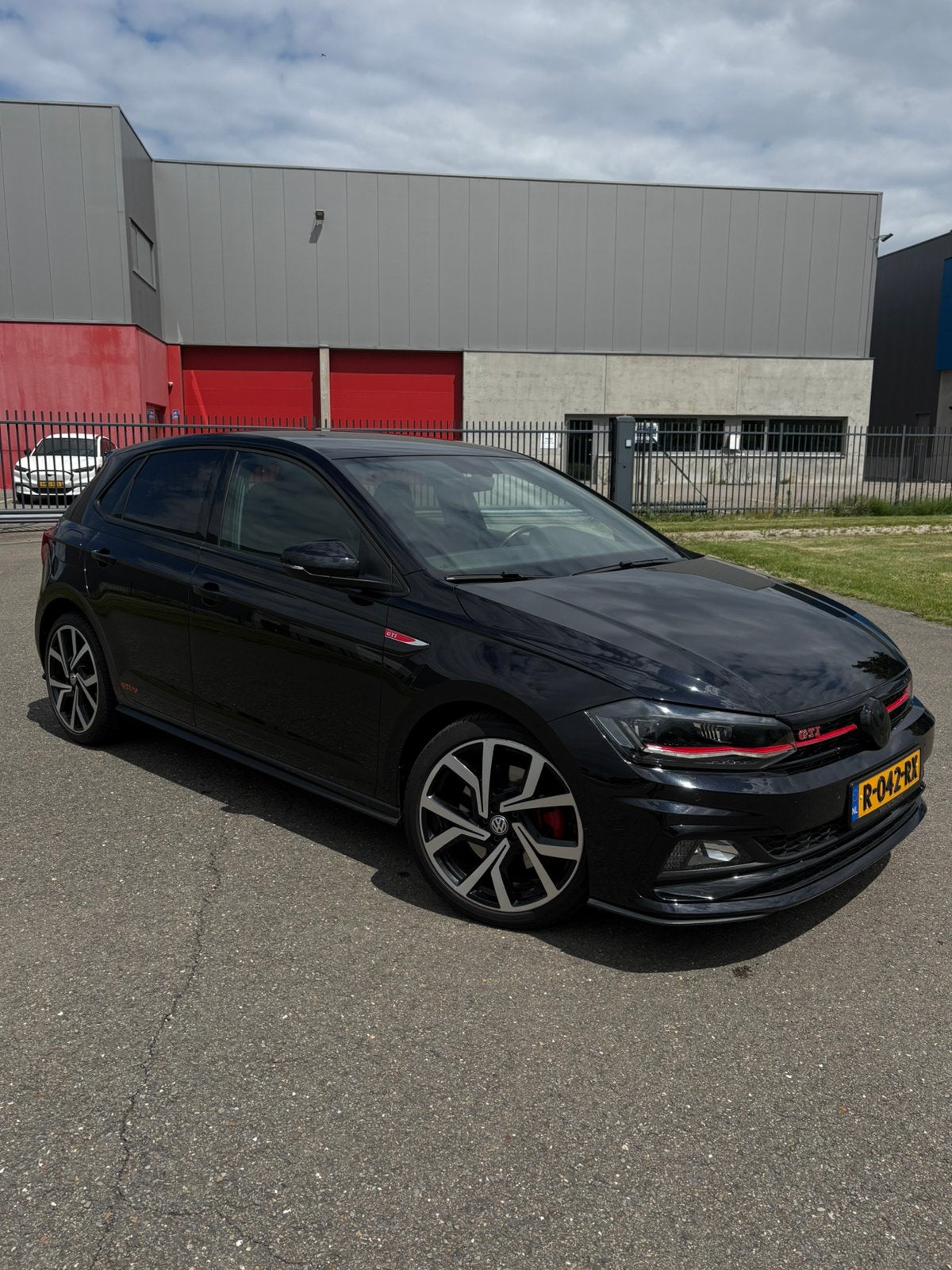 Volkswagen Polo gti Garantie|DOH|DSG|ACC|2de eig, 4 cilinders, 1984 cc, Zwart, 14 km/l