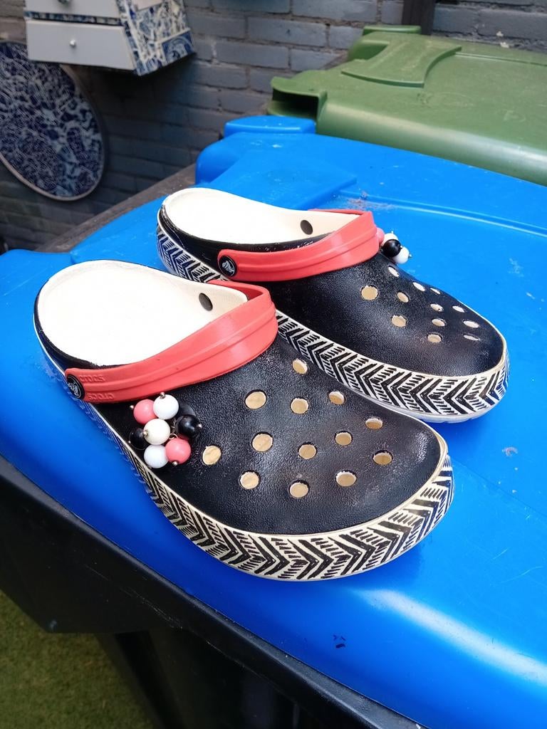crocs maat 39 collector item special edition  Disney, Verzenden, Crocs, Gedragen, Instappers