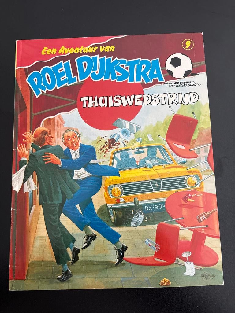 Roel Dijkstra - Thuiswedstrijd - Voetbalstripboek - 9, Eén stripboek, Ophalen of Verzenden, Gelezen