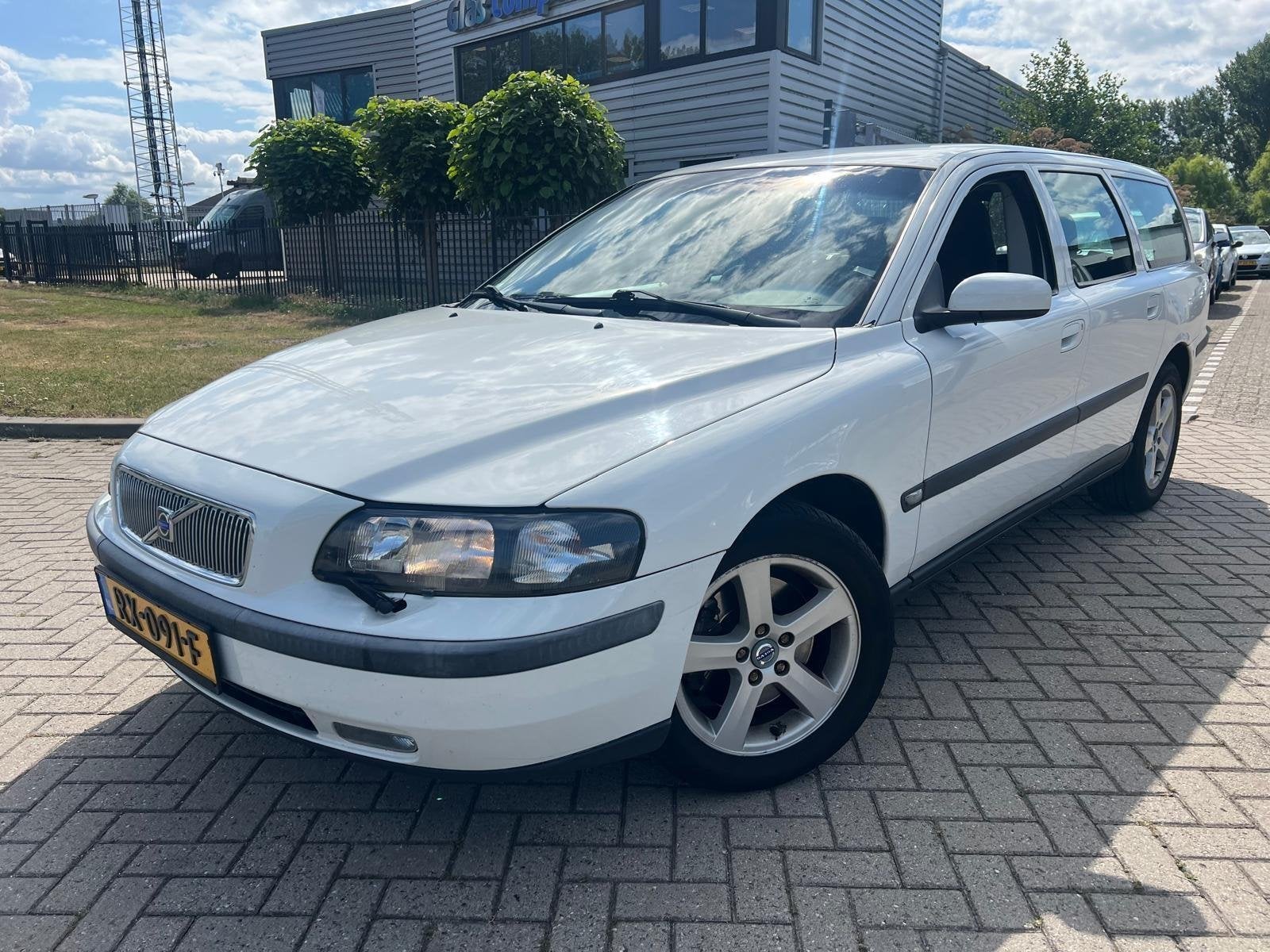 Volvo V70 2.4 Automaat Cruise Clima Stoelverwarming Trekhaak, Stoelverwarming, Stof, Zwart, Wit