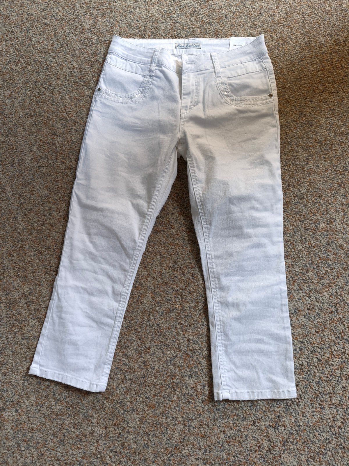 Capri wit red button maat 36, Kleding | Dames, Wit, Ophalen of Verzenden, Zo goed als nieuw, W28 - W29 (confectie 36)